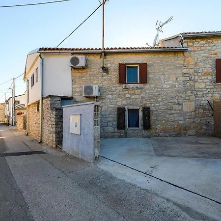 Semesterbostad Amazing In With House A Panoramic View Barat (Rovinj)